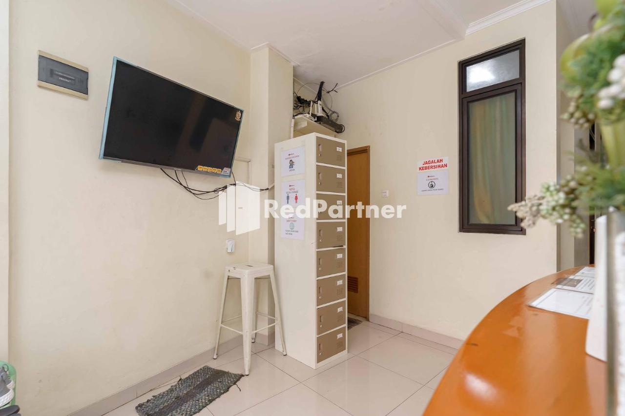 Jo Residence Syariah Redpartner Джакарта Екстер'єр фото